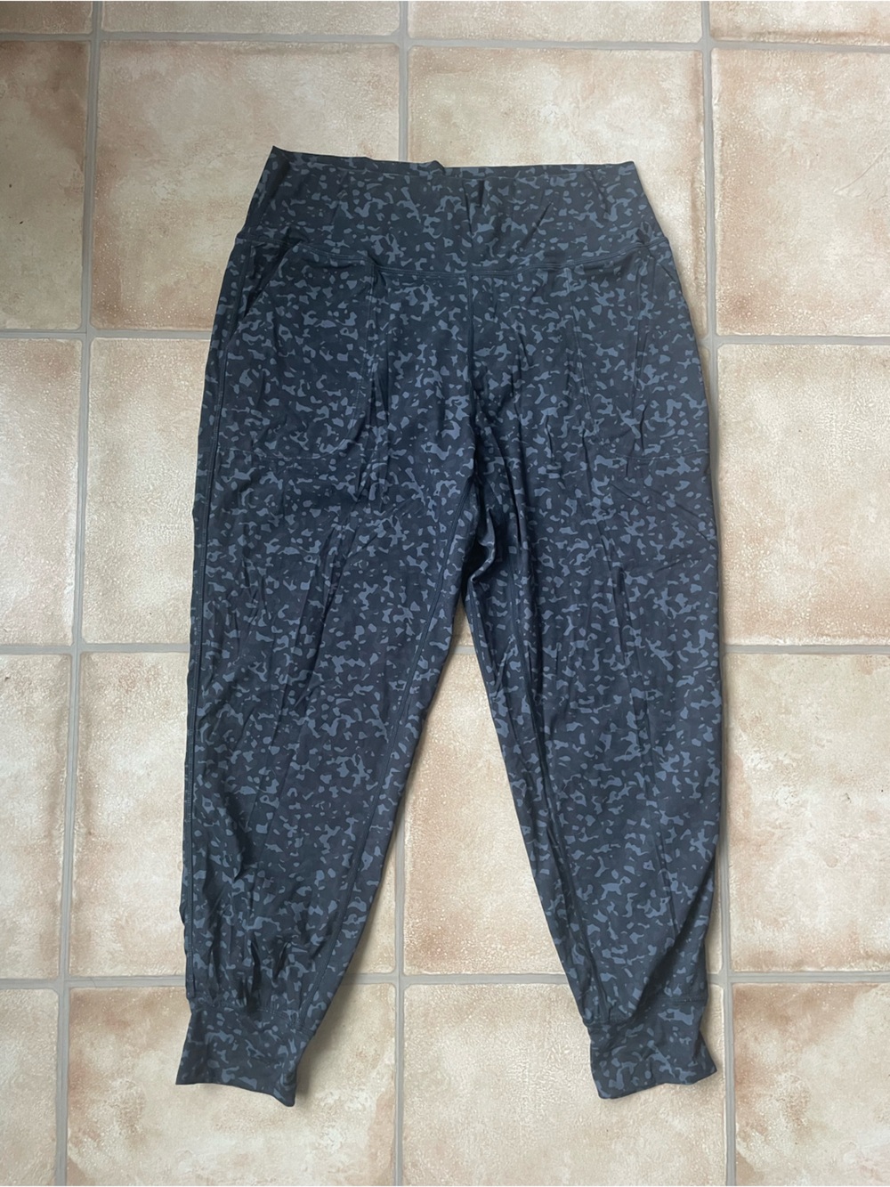 Bundle of 3 Gradual joggers, black, camo, navy pockets Size L - Picture 3 of 5